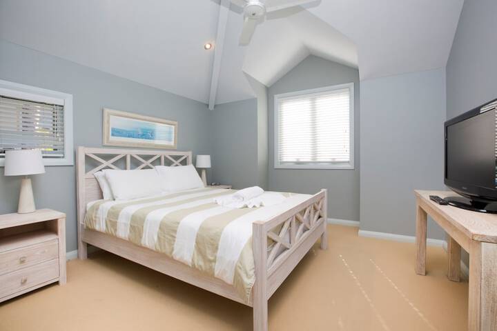 Room 2 of 31