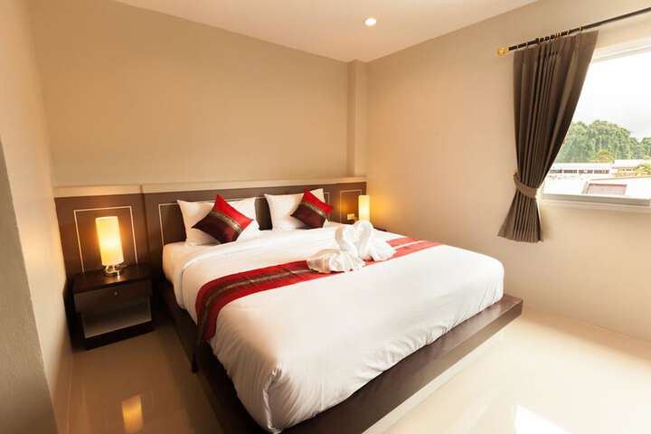 Room 12 of 25