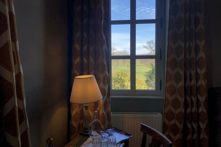 Room 40 of 144