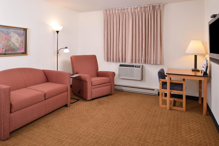 2 Queen Beds (12 of 17)