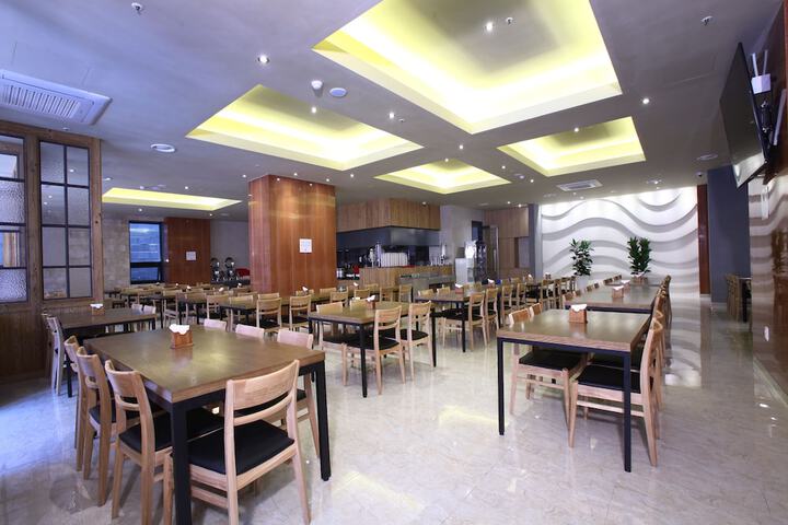 Dining 67 of 78