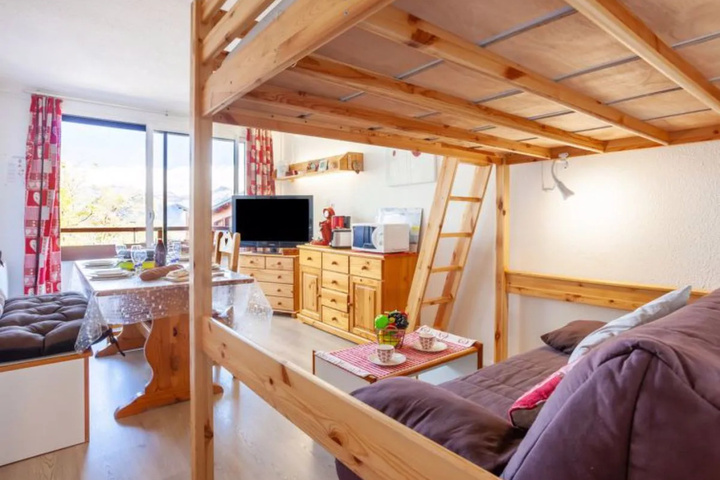Room 6 of 24