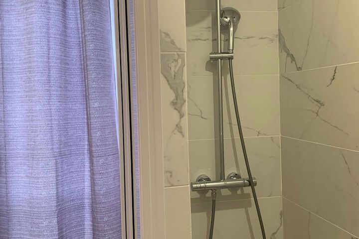 Room 8 of 18
