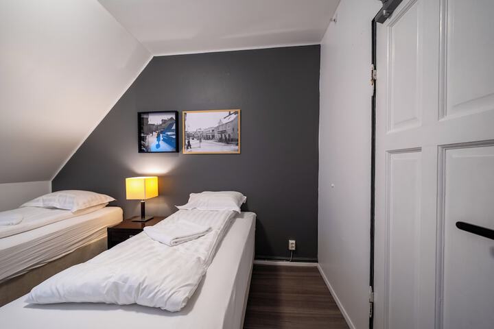 Room 73 of 97