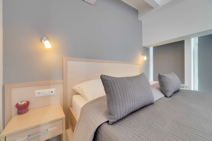 Room 14 of 22