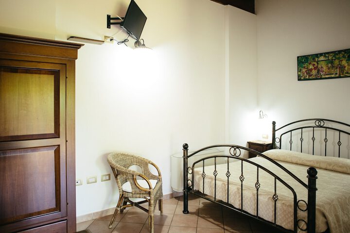 Room 8 of 90