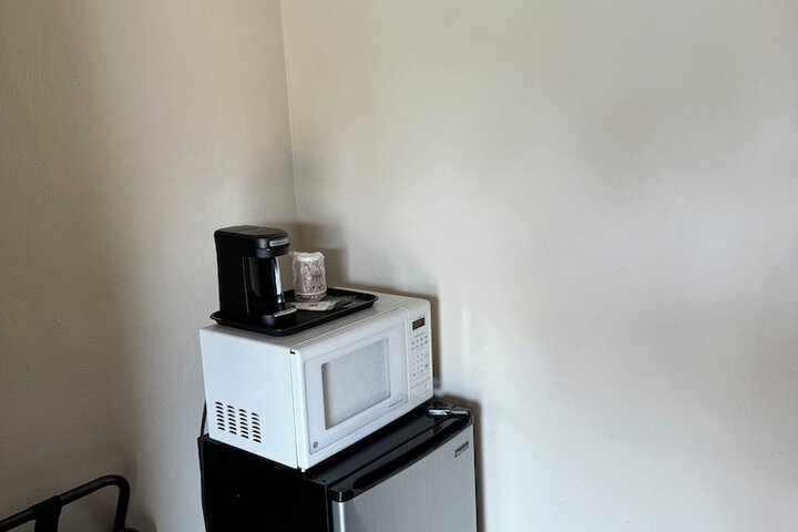 Single Room (2 of 3)