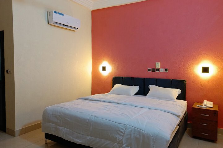 Room 6 of 44