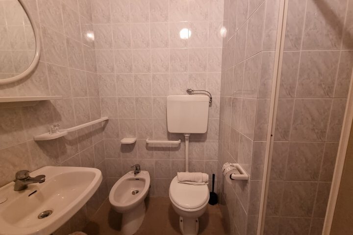 Room 33 of 44