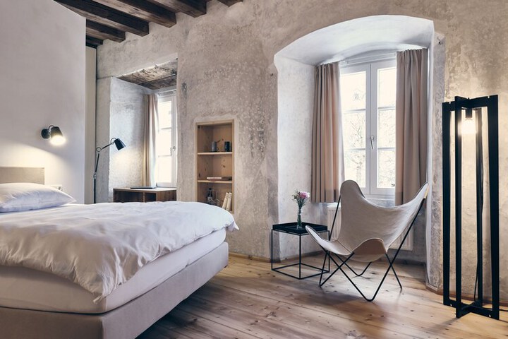 Room 19 of 37