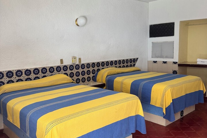 Room 4 of 23