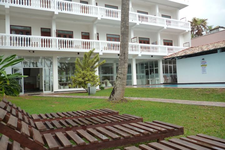 Hotel Exterior 57 of 68