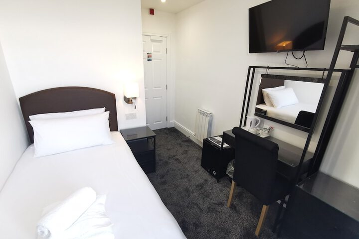 Room 17 of 43