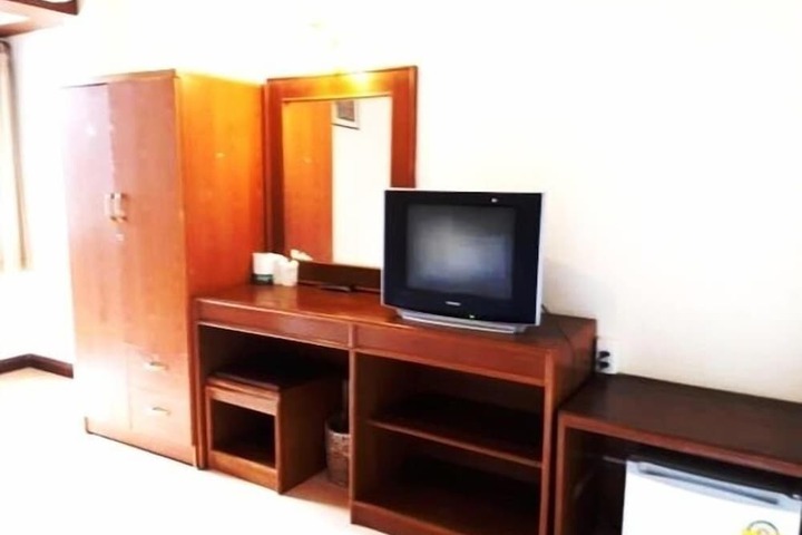 Room 13 of 36