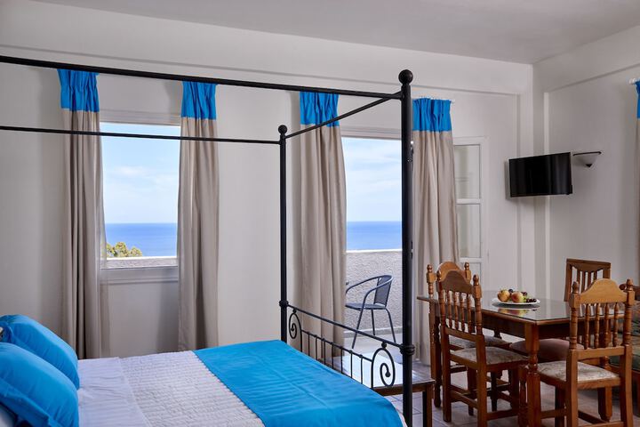 Room 6 of 44