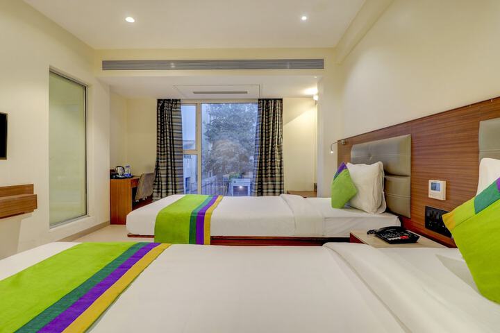 Room 9 of 40