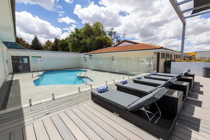 Pool 23 of 41