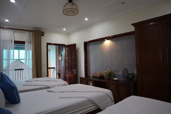 Room 13 of 98