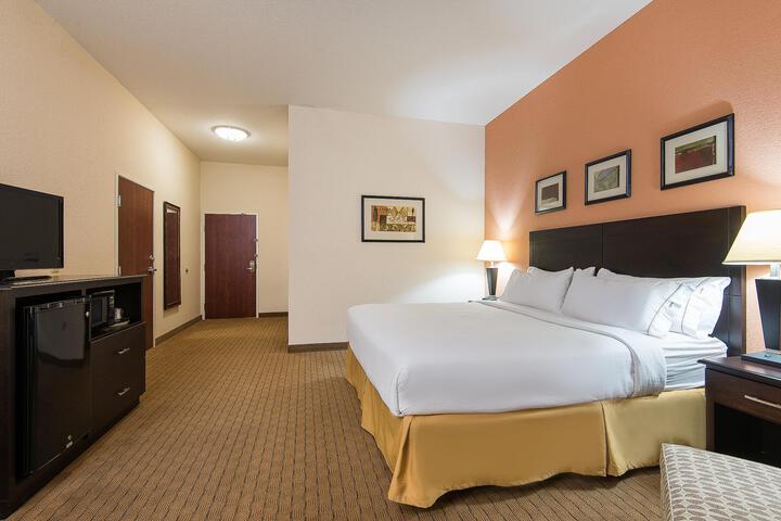 1 King Bed (8 of 17)