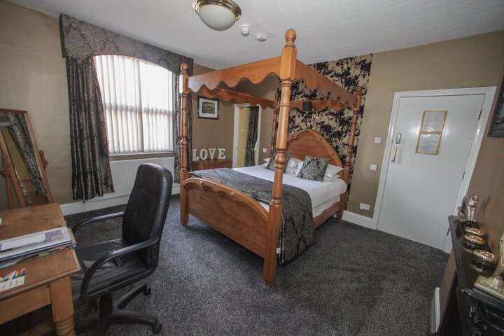 Room 8 of 35