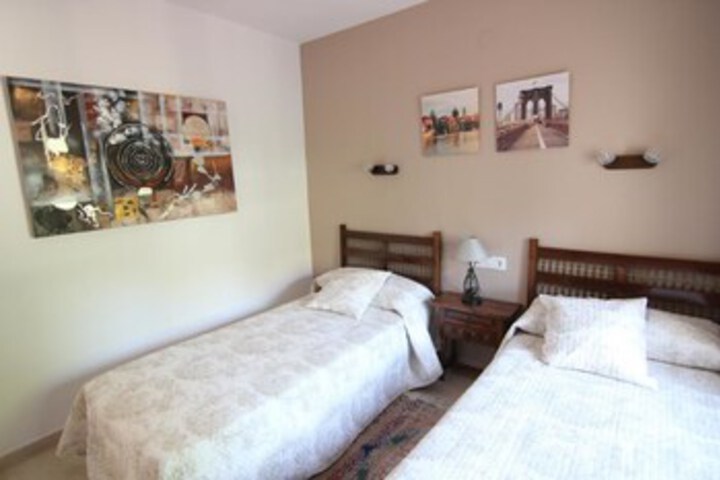 Room 28 of 76