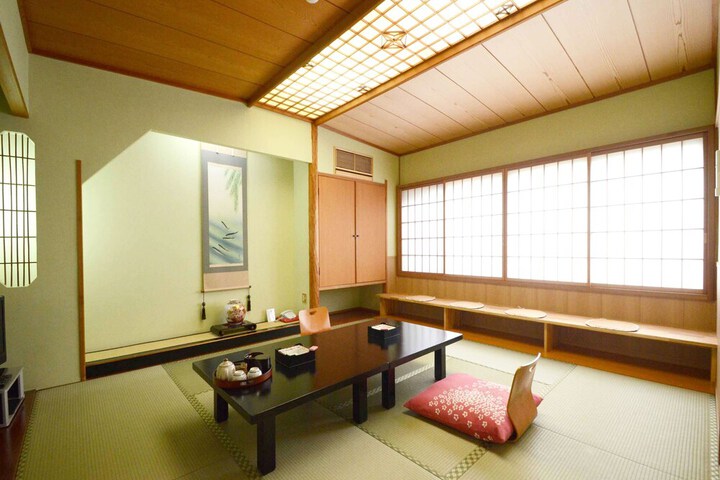 Room 12 of 40