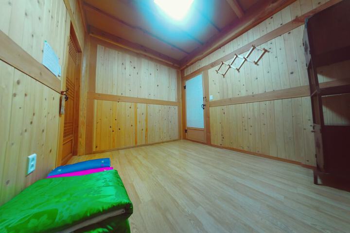 Room 18 of 57