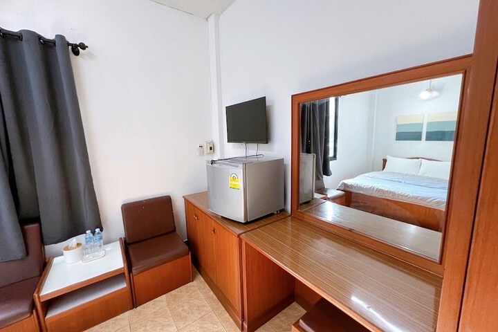 Room 6 of 27