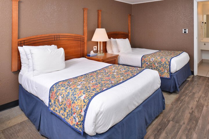 2 Double Beds (3 of 14)