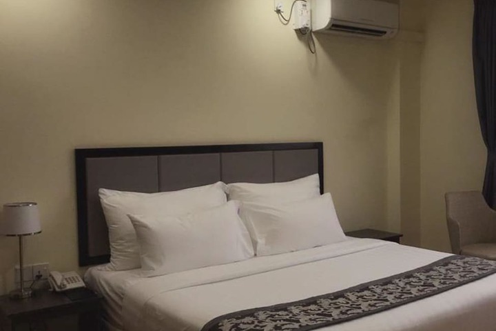 Room 5 of 22