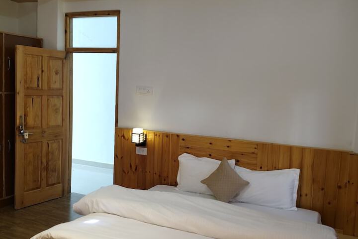 Room 11 of 25