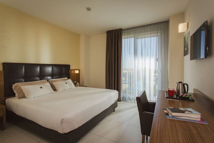 Room 14 of 48