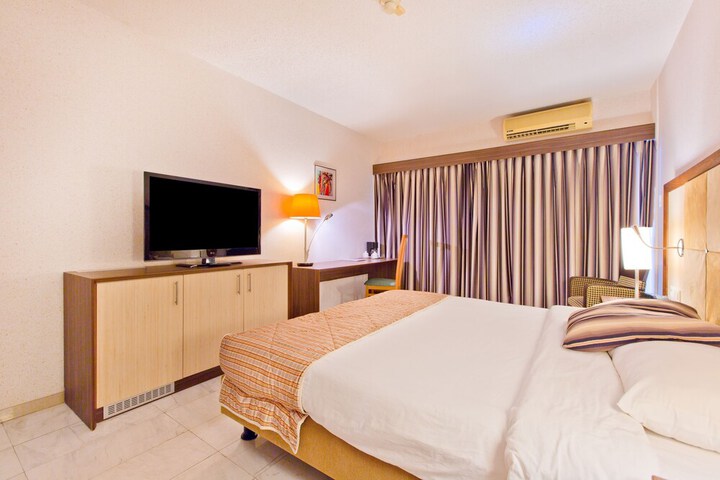 Room 12 of 36