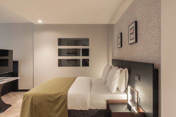 Room 15 of 122
