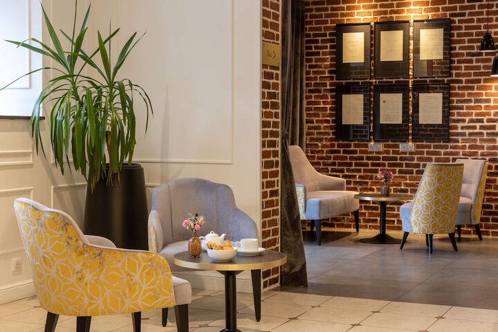 Hotel Lobby