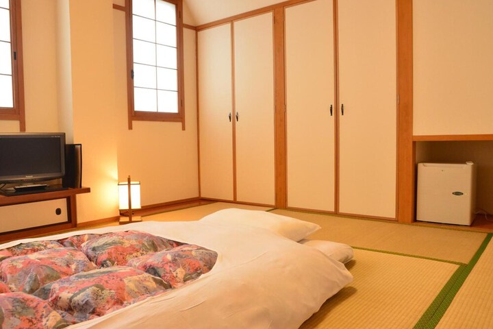 Room 9 of 27