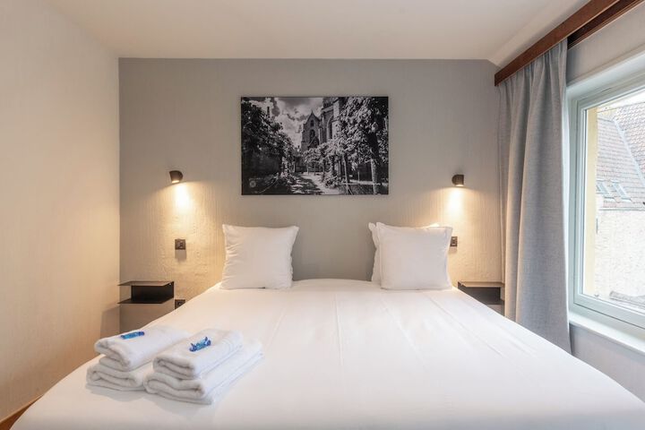 Room 45 of 148