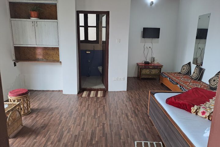 Room 12 of 12
