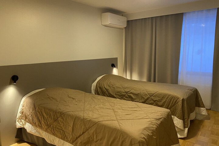Room 6 of 14
