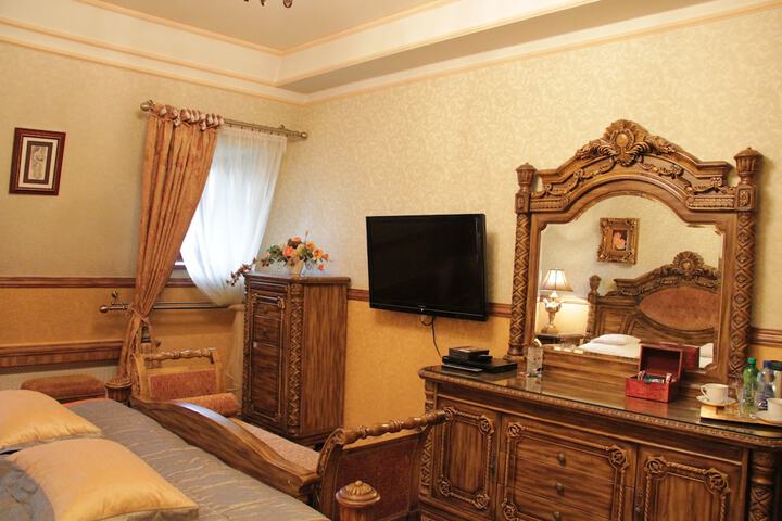 Room 11 of 49