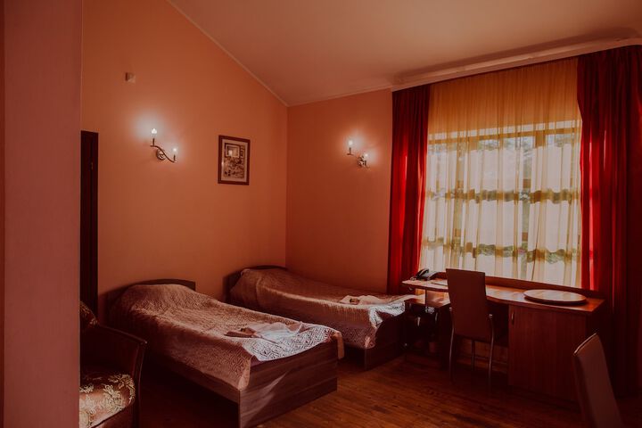 Room 4 of 90