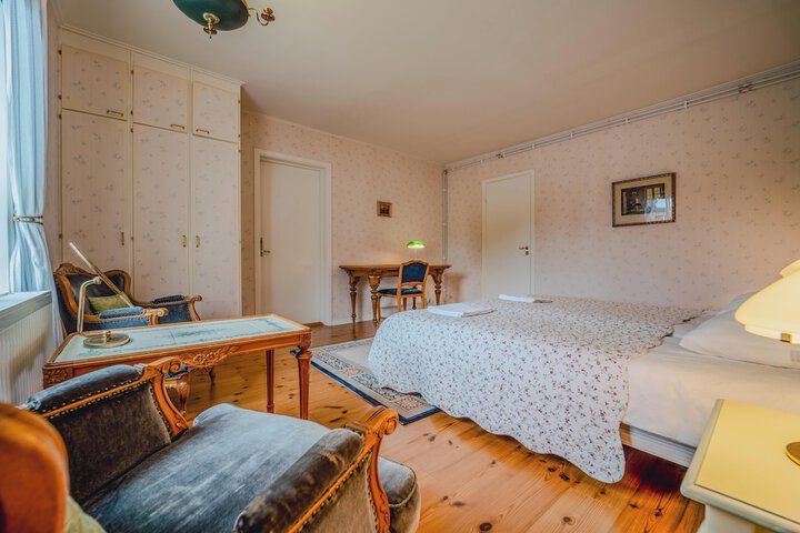 Room 18 of 148