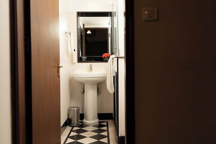 Room 14 of 22