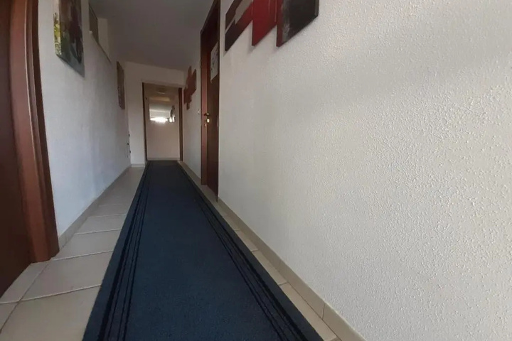 Room 12 of 20