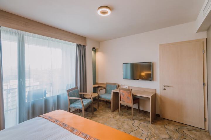 Room 9 of 30
