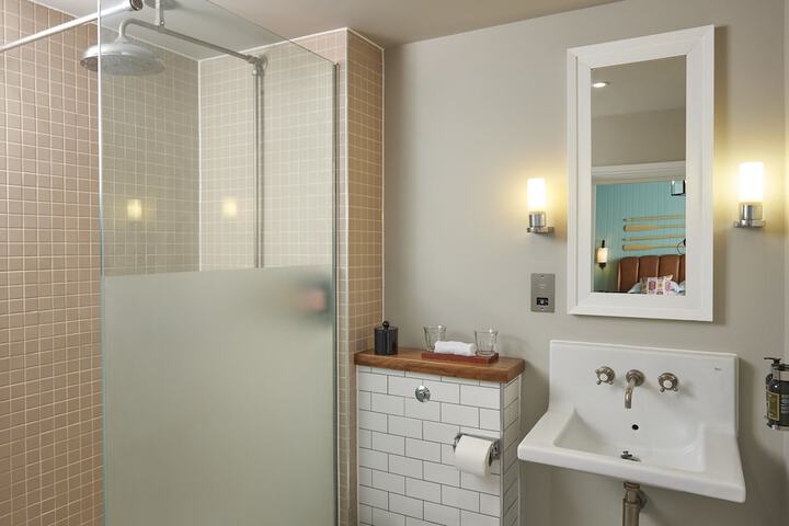 Room 32 of 75