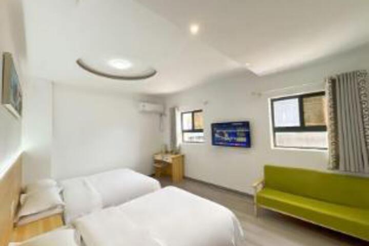 Room 5 of 7