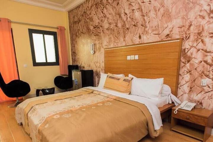 Room 5 of 11