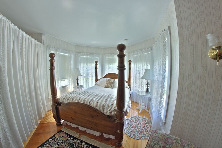 Room 16 of 25