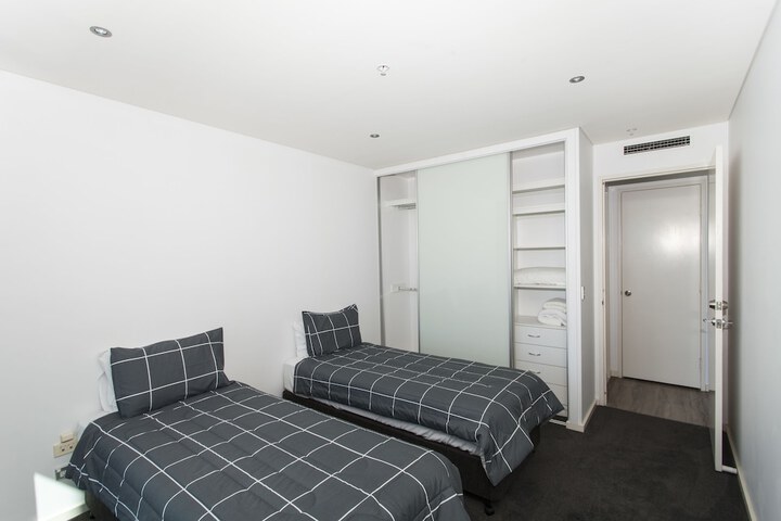 Room 13 of 104